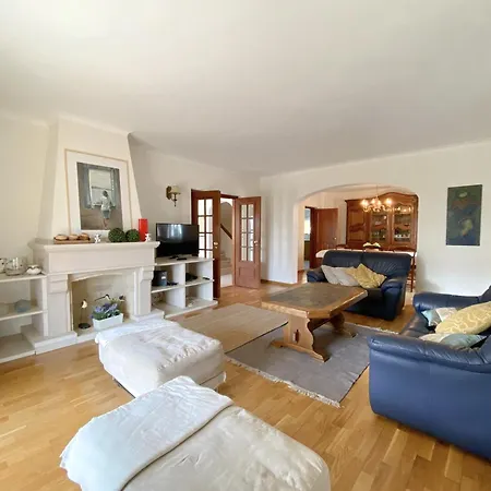 House D Ana Lagos